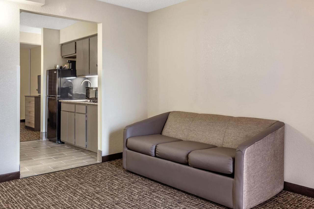 Quality Inn & Suites Spring Lake - Fayetteville Near Fort Bragg Экстерьер фото