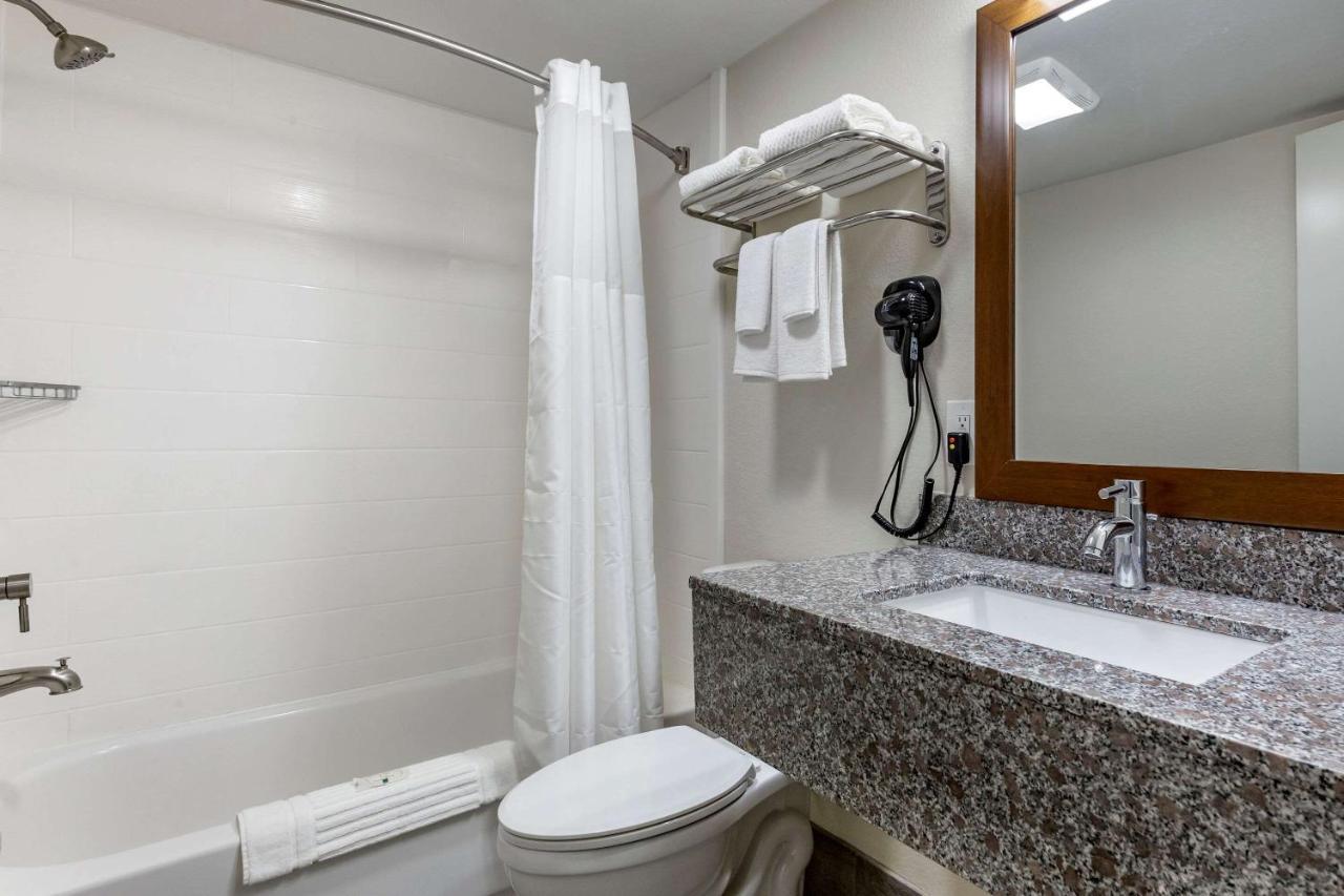 Quality Inn & Suites Spring Lake - Fayetteville Near Fort Bragg Экстерьер фото