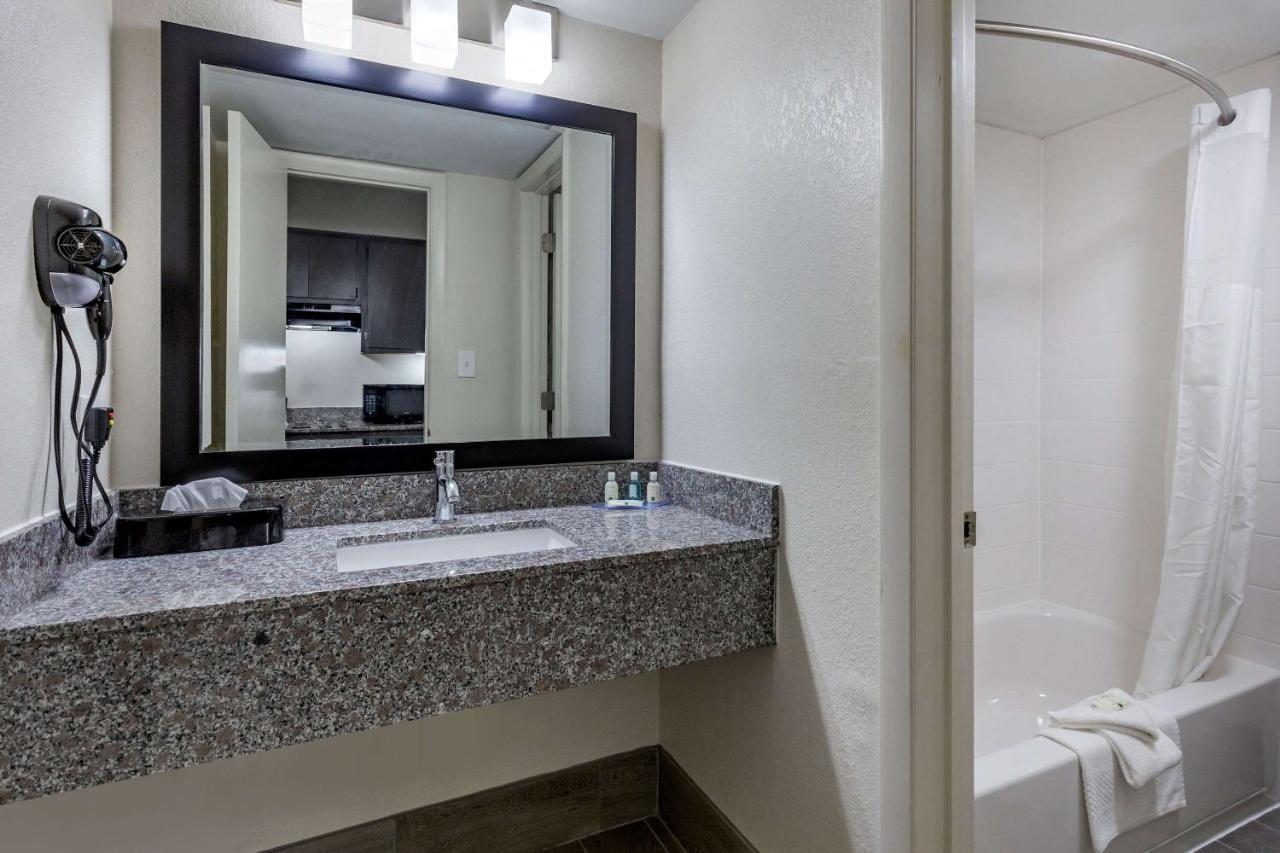 Quality Inn & Suites Spring Lake - Fayetteville Near Fort Bragg Экстерьер фото